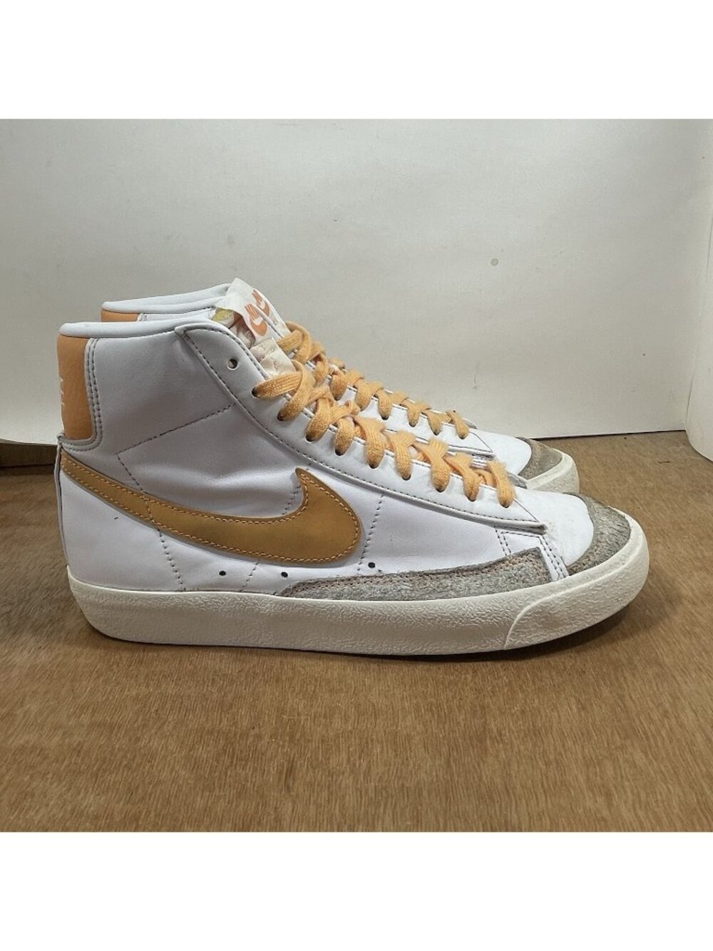 Nike Women's White and Tan High-Top Athletic Shoes